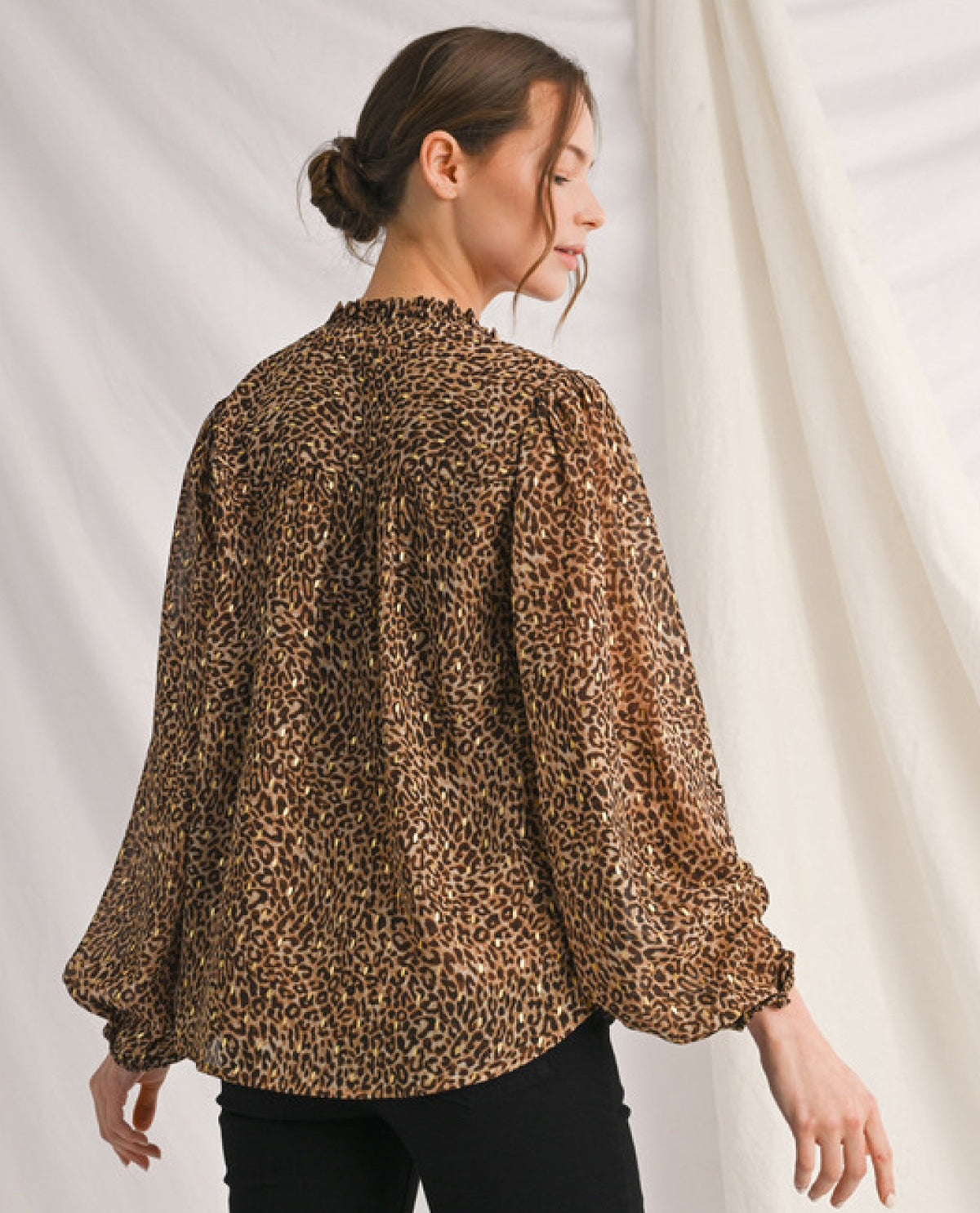 Jodifl V-Neck Leopard Print Puff Sleeve Top