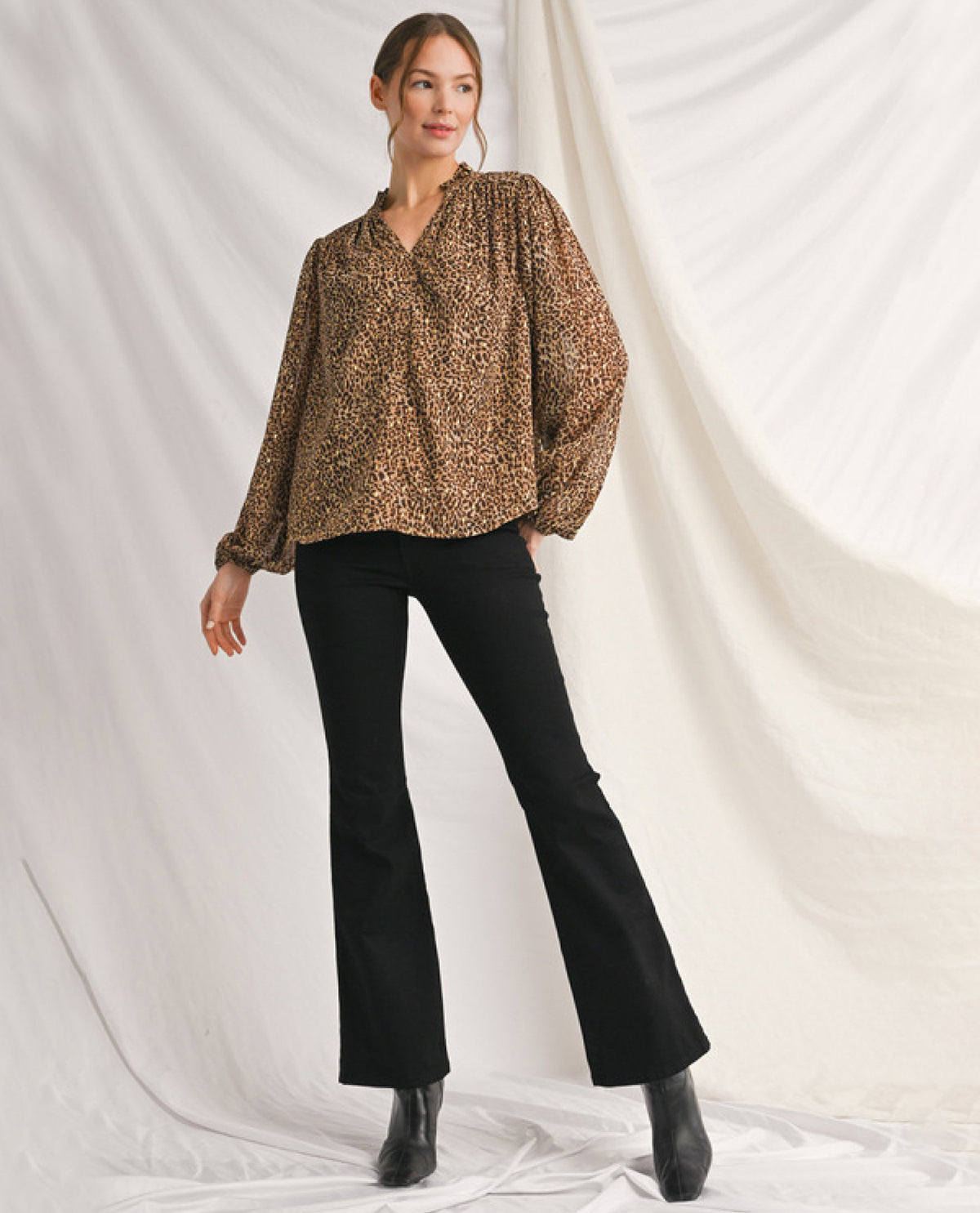 Jodifl V-Neck Leopard Print Puff Sleeve Top