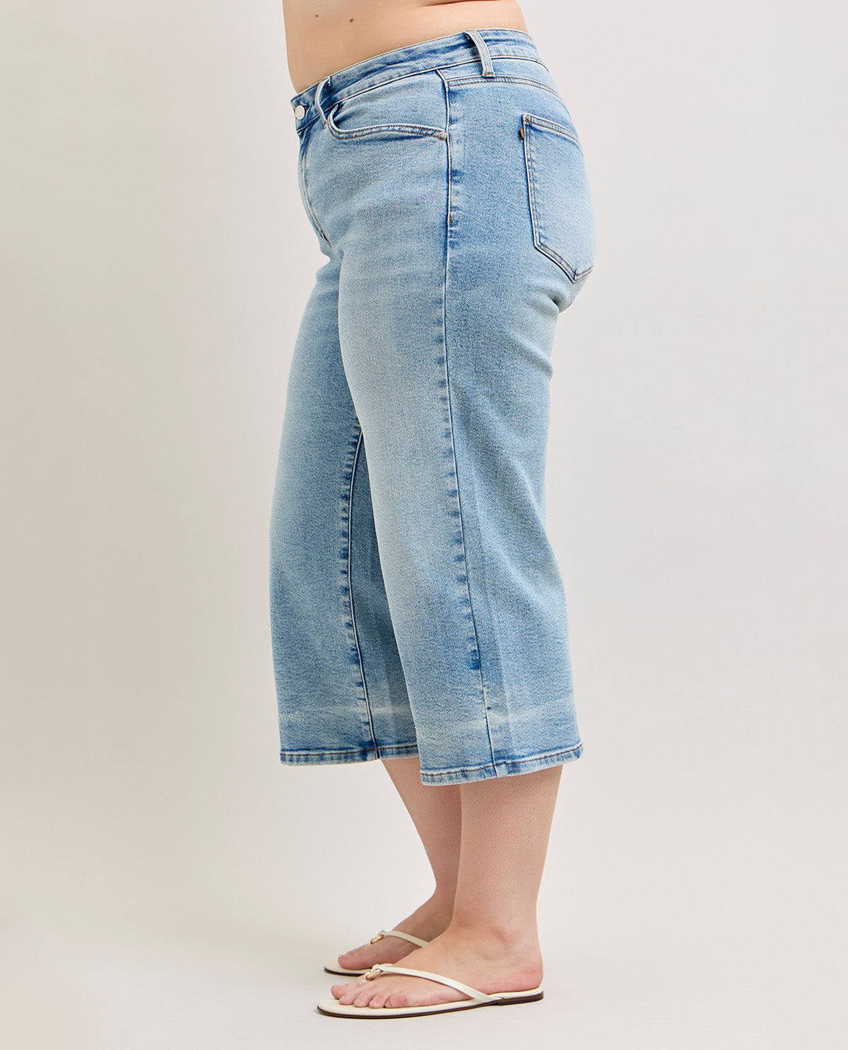 Judy Blue Mr Wide Crop Jeans Medium Wash