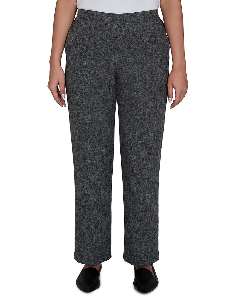 Woman model wearing straight fit short black/white pants