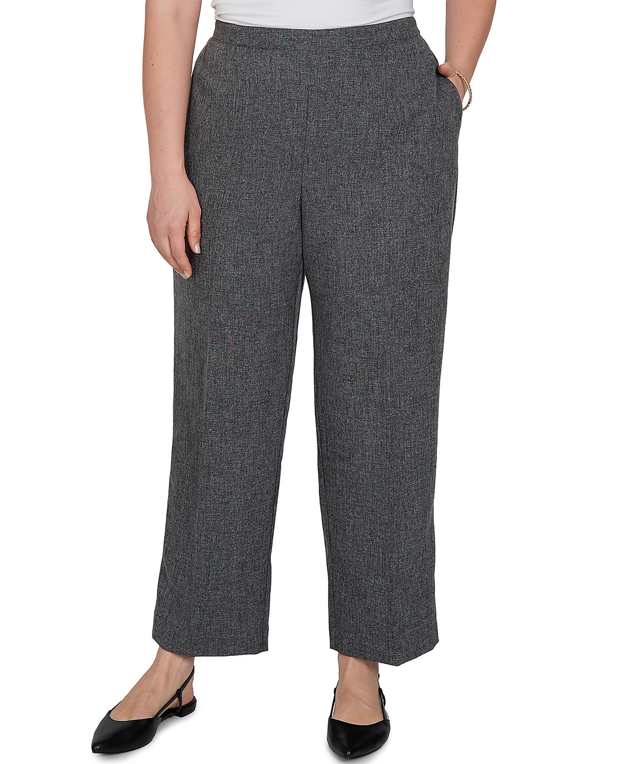 Plus size model wearing short black/white pants
