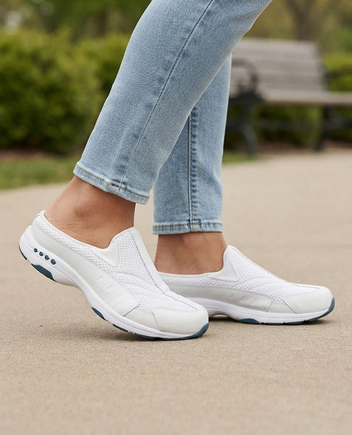 Easy Spirit Women's Traveltime Classic Casual Shoe