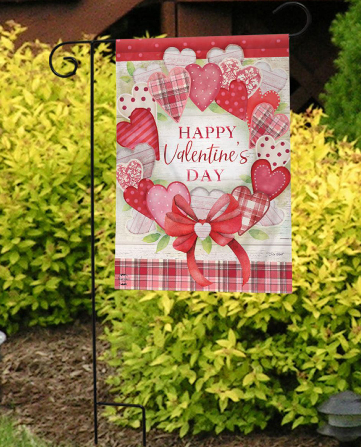 VALENTINE WREATH GARDEN FLAG