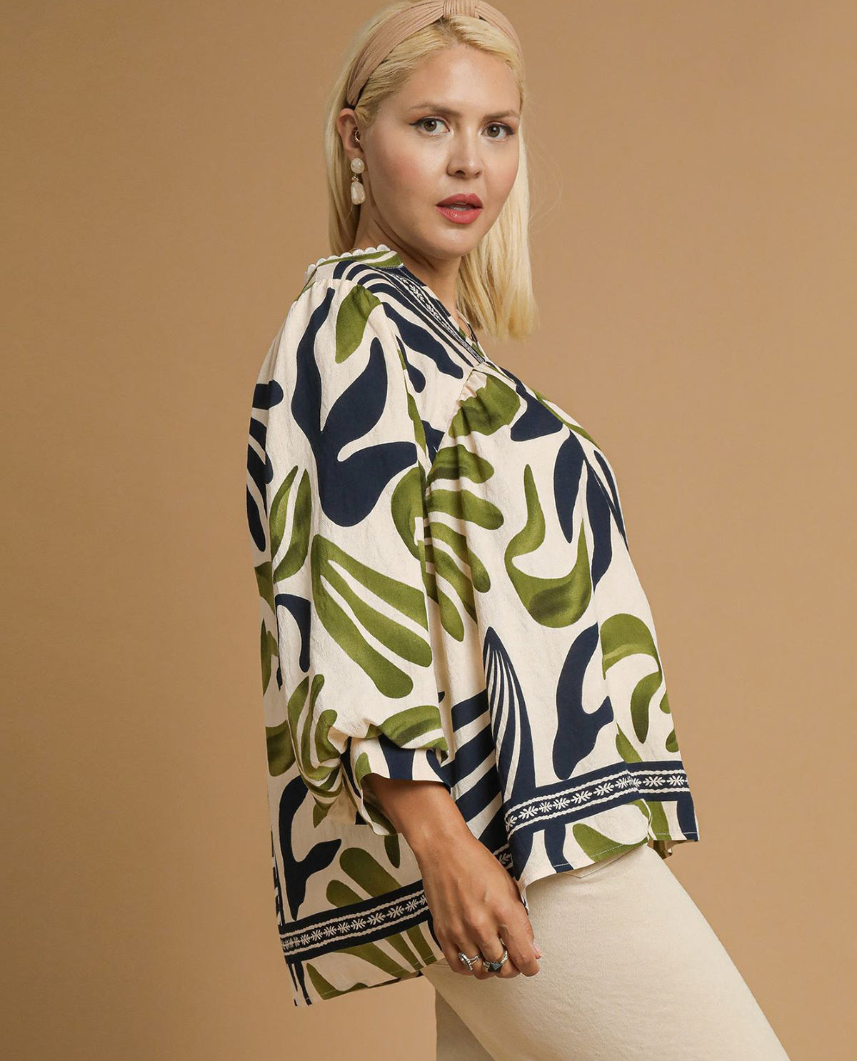 Plus Leafy Print Top with Split V Neck and 3/4 Balloon Sleeves