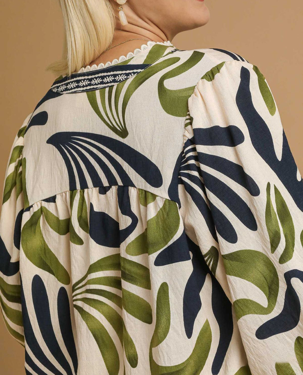 Plus Leafy Print Top with Split V Neck and 3/4 Balloon Sleeves