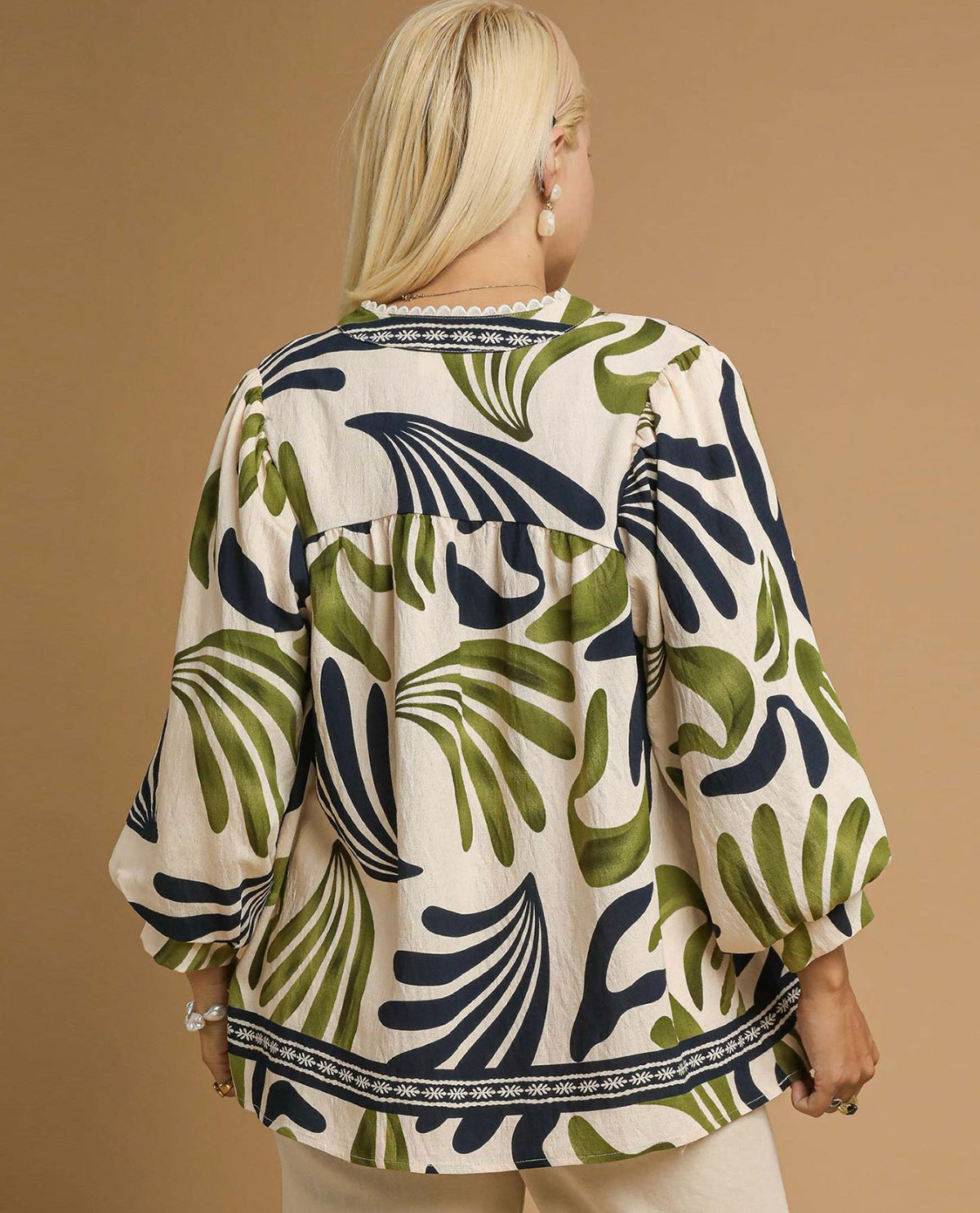 Plus Leafy Print Top with Split V Neck and 3/4 Balloon Sleeves