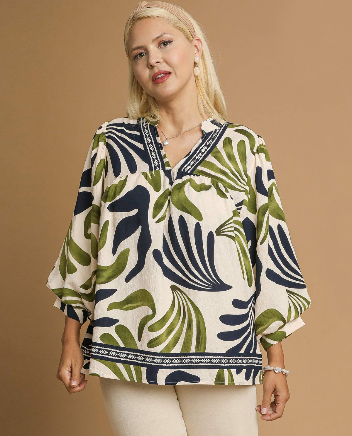 Plus Leafy Print Top with Split V Neck and 3/4 Balloon Sleeves