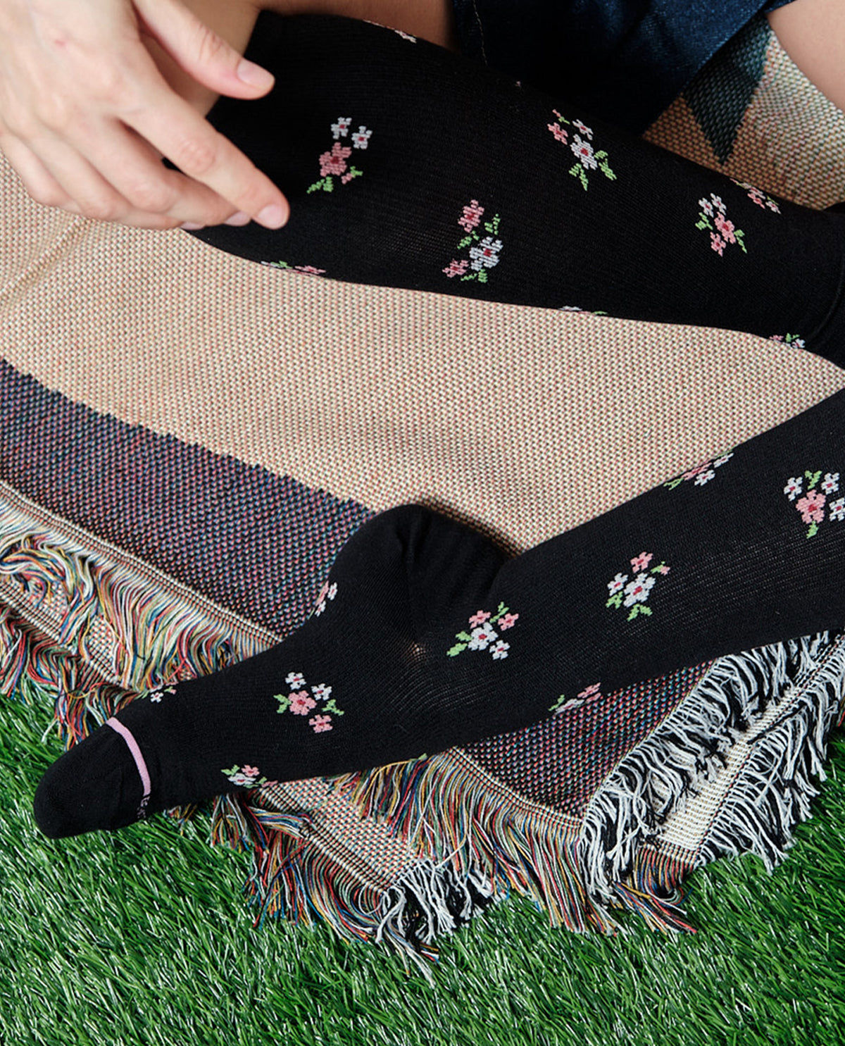 Dr. Motion Ditsy Floral Knee High Compression Socks Black