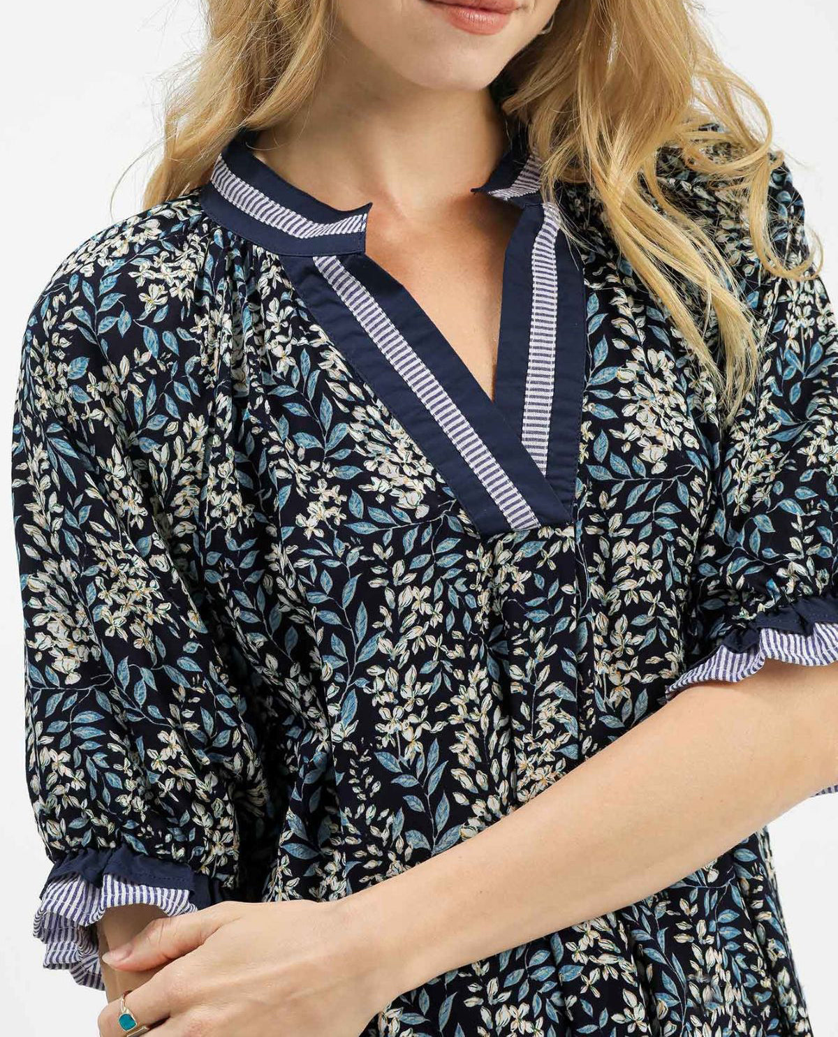 Spring Brust Print V-neck Collared Top