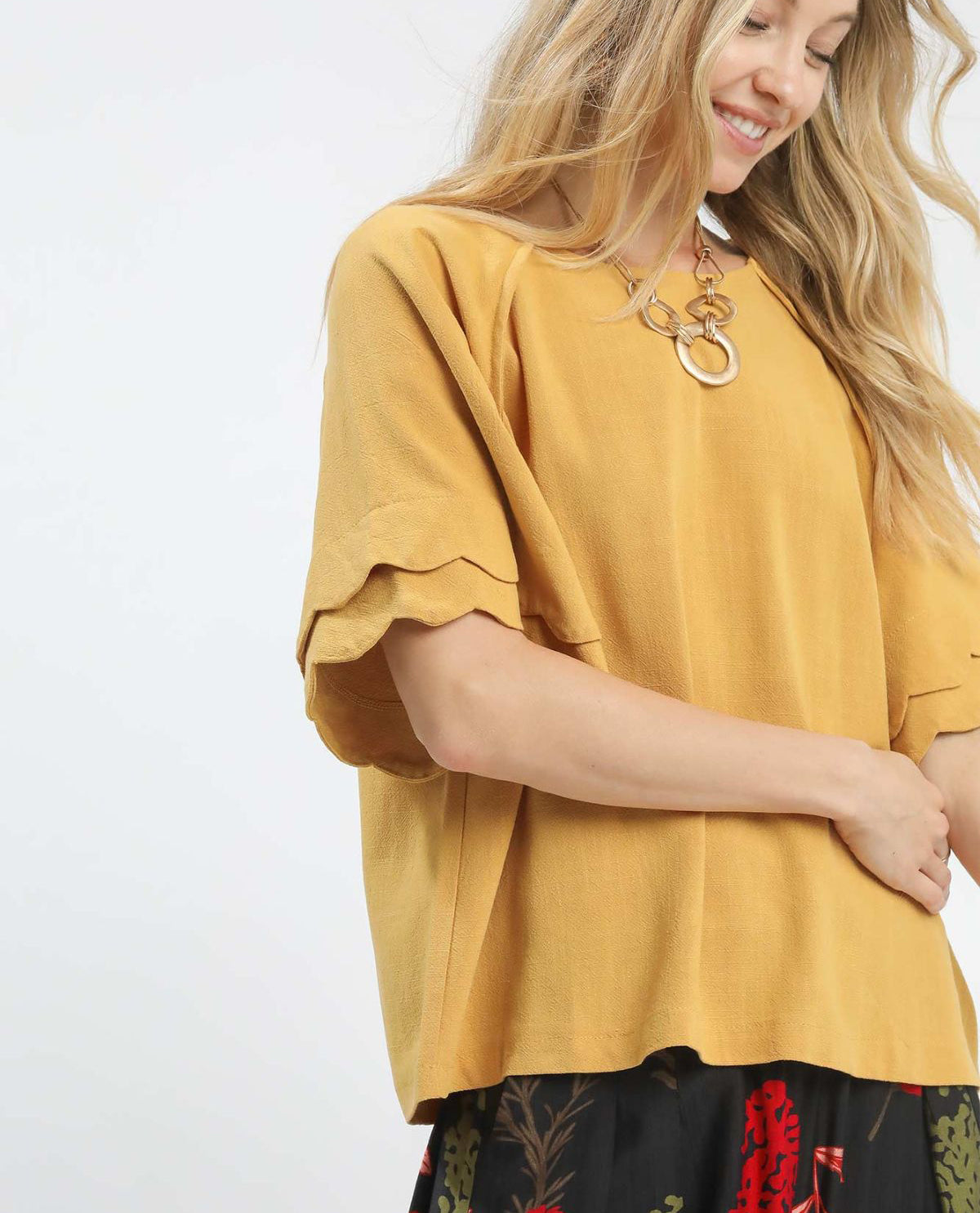 Linen Scallop Solid Ruffle Sleeve Top