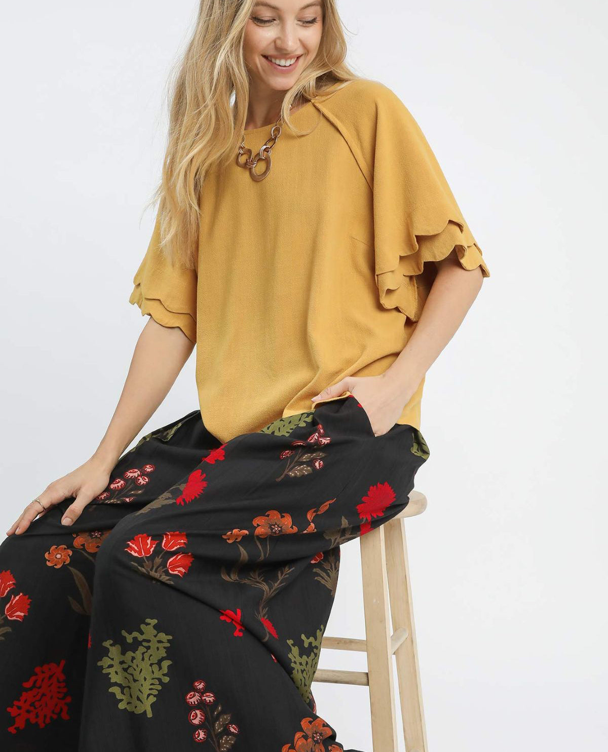 Linen Scallop Solid Ruffle Sleeve Top