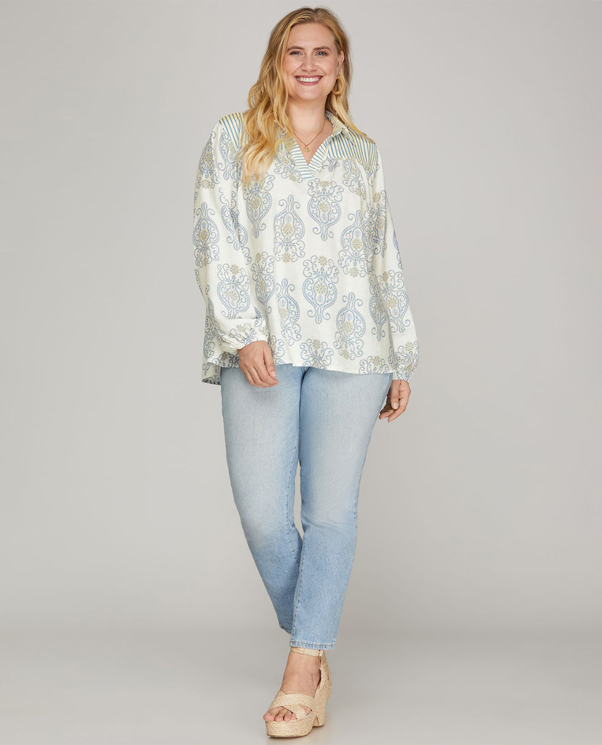 She and Sky Print Top With Collar and Stripe Contrast