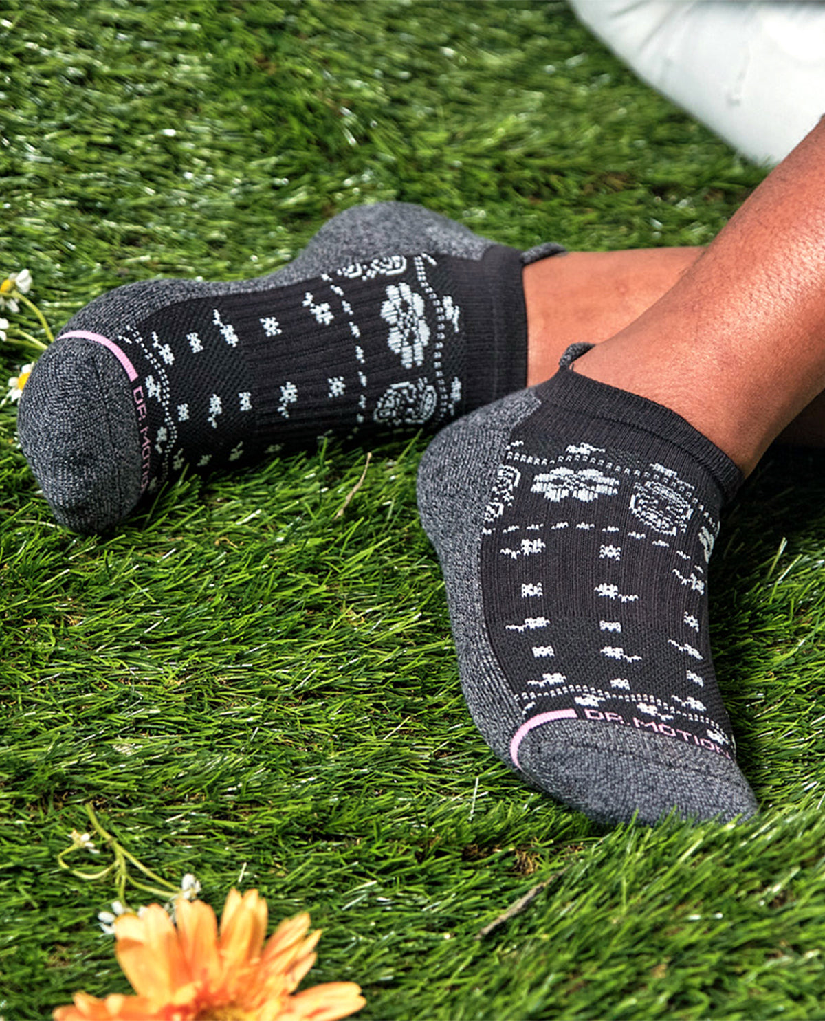 Dr. Motion 2PK Bandana Floral Compression Socks Black/Dark Grey