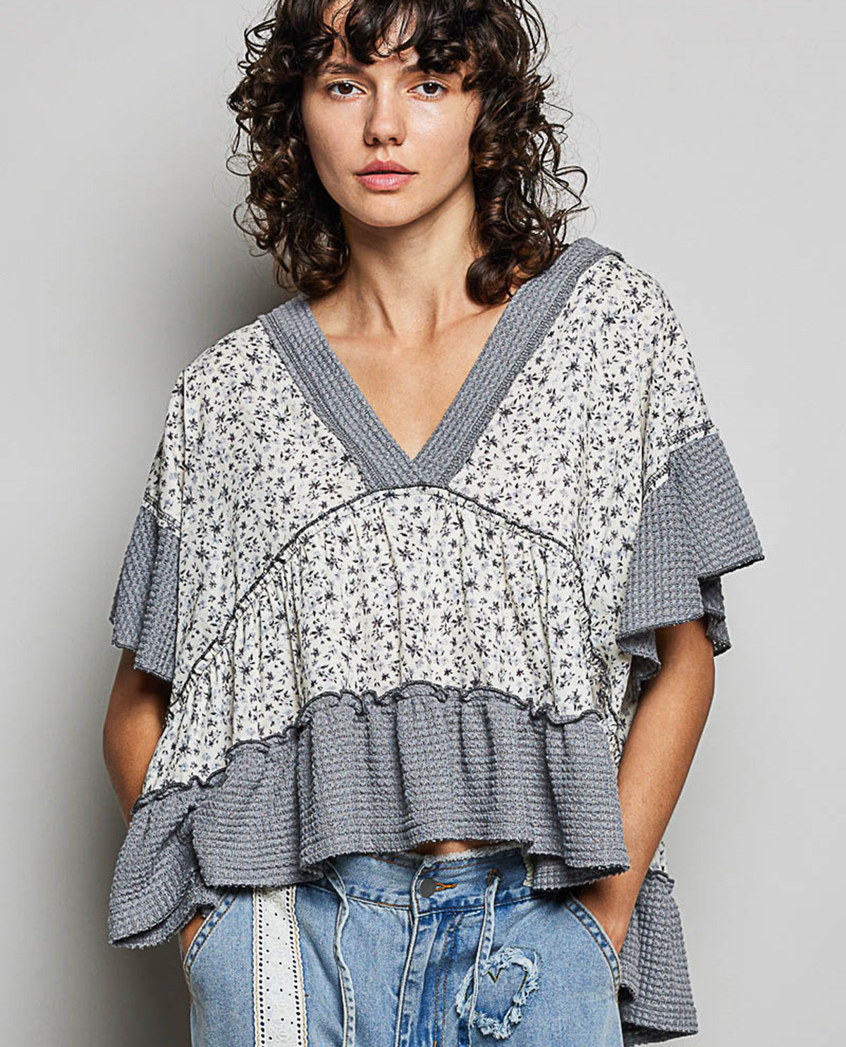 POL Floral Print V-Neck Tiered Top Gray