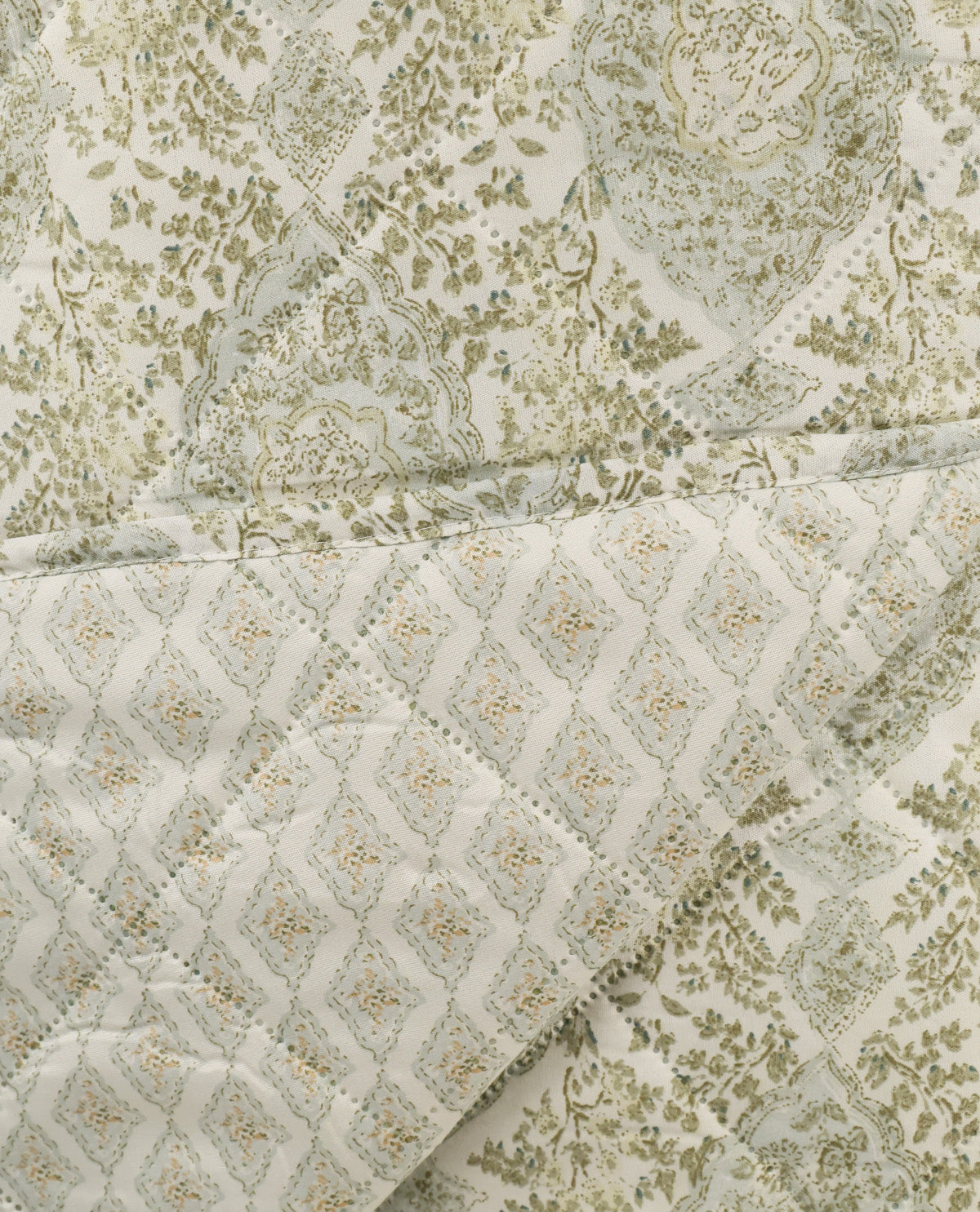 Radley Full/ Queen Quilt Set Hanging