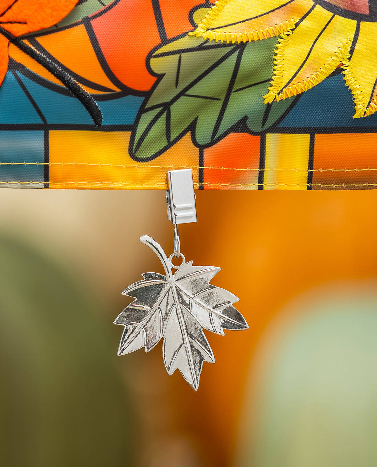 Evergreen Metal Maple Leaf Flag Clip