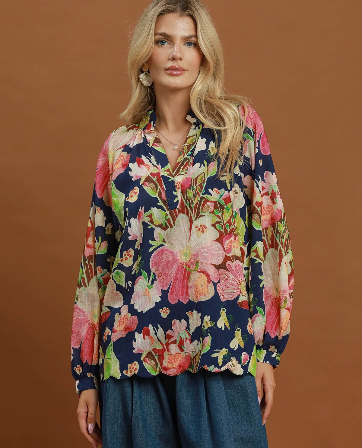 Umgee V-Neck Scallop Hem Top Navy