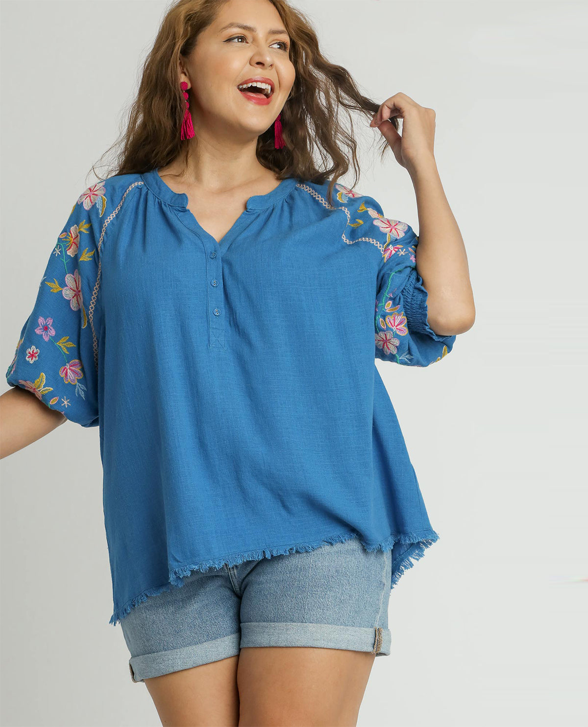 PLUS Mid Button-Down Embroidery Sleeve Top